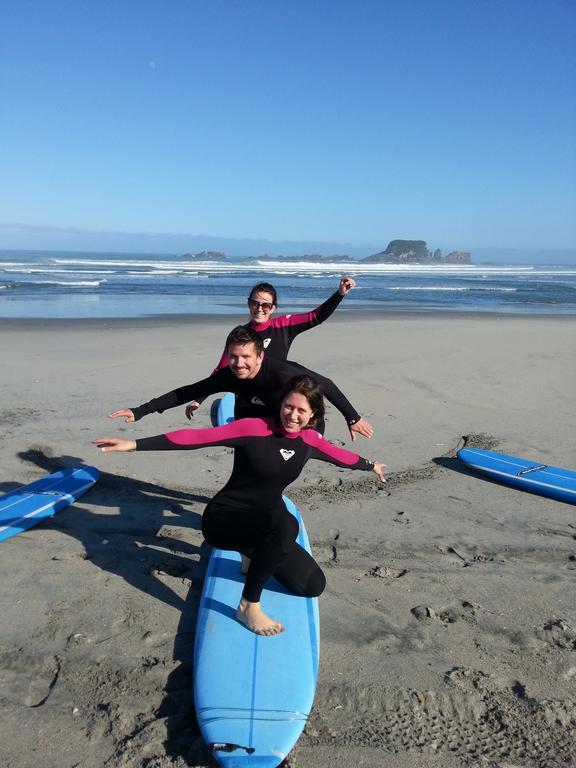 Bazil'S Backpackers Bbh Hostel & Surf School Уэстпорт Экстерьер фото