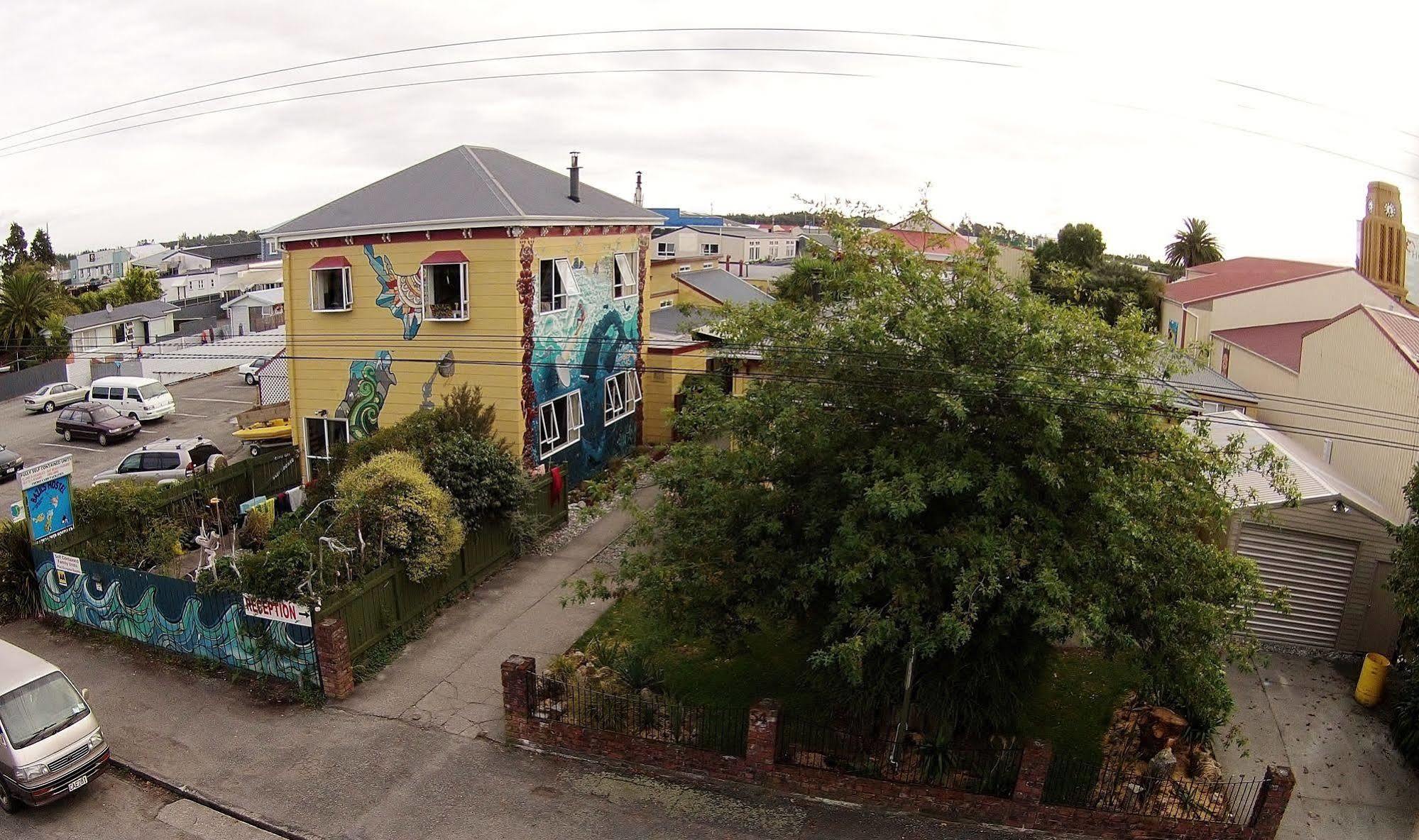 Bazil'S Backpackers Bbh Hostel & Surf School Уэстпорт Экстерьер фото
