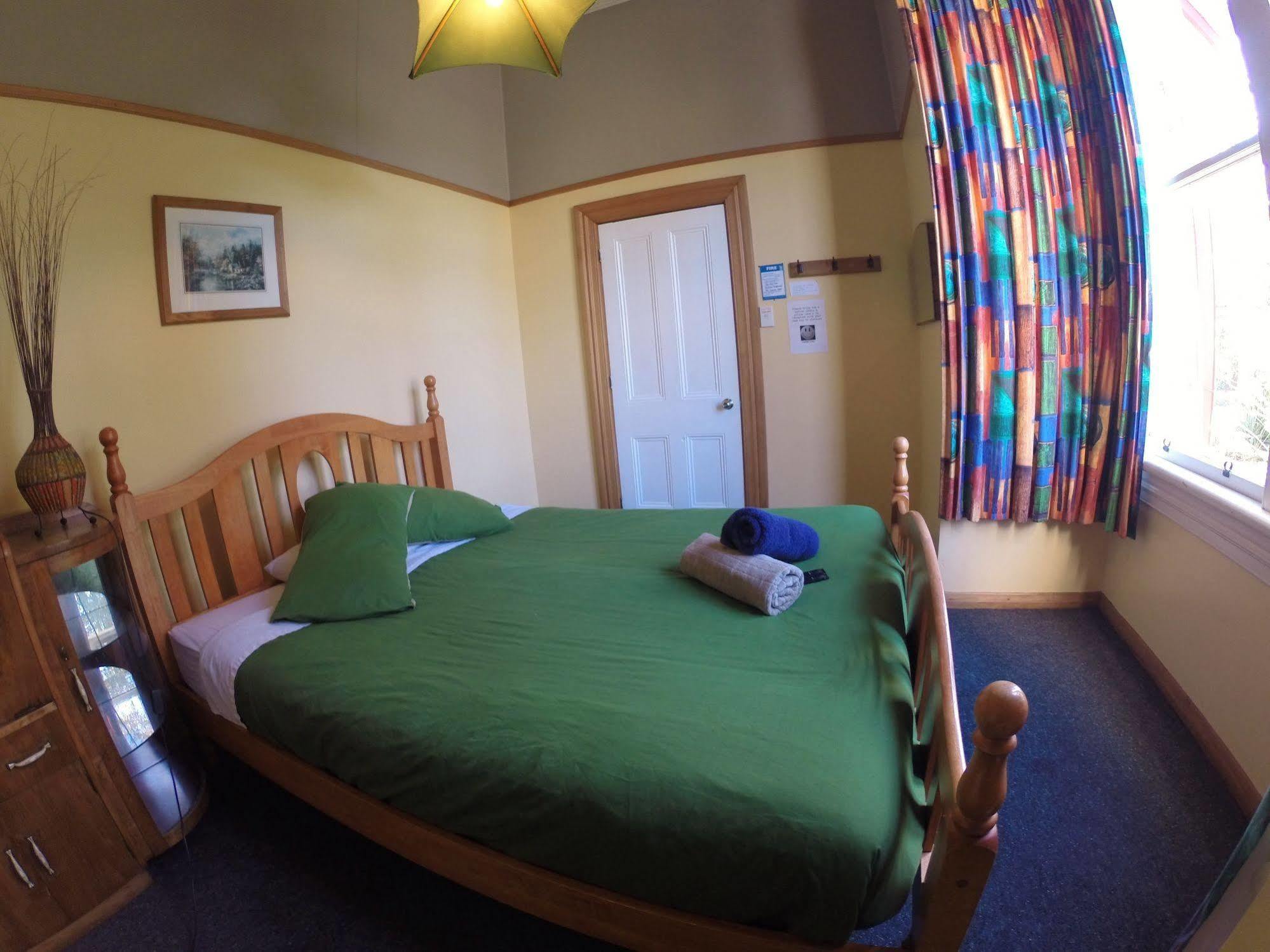 Bazil'S Backpackers Bbh Hostel & Surf School Уэстпорт Экстерьер фото