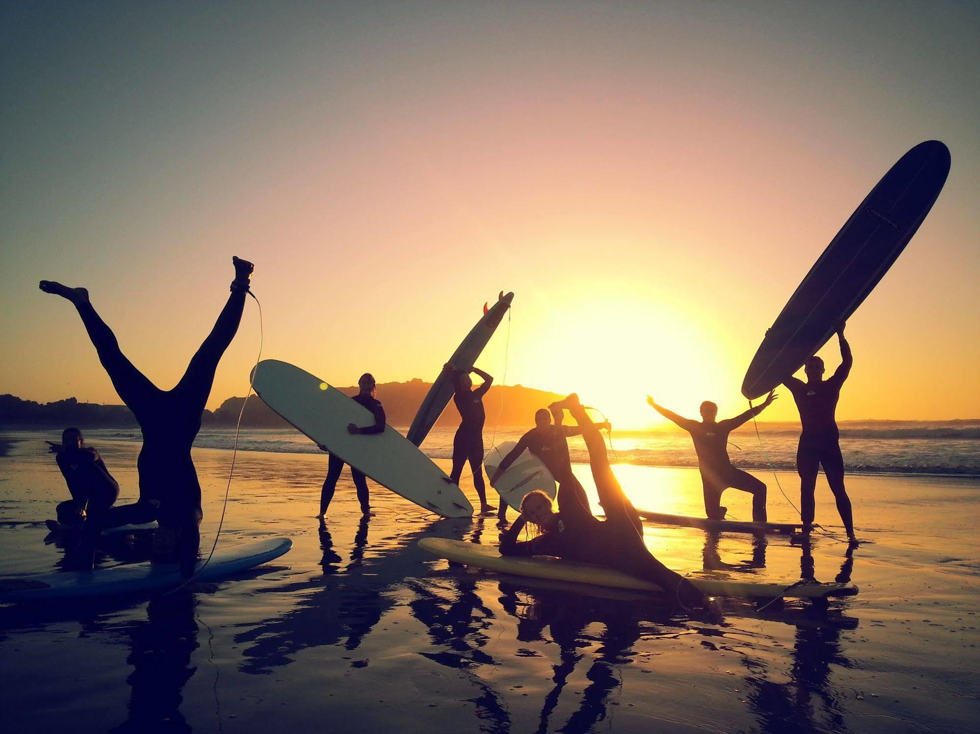 Bazil'S Backpackers Bbh Hostel & Surf School Уэстпорт Экстерьер фото